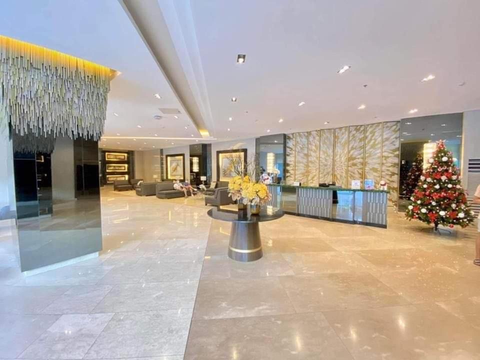 1br W/ Balcony Near Megamall: The Admiral's Lounge