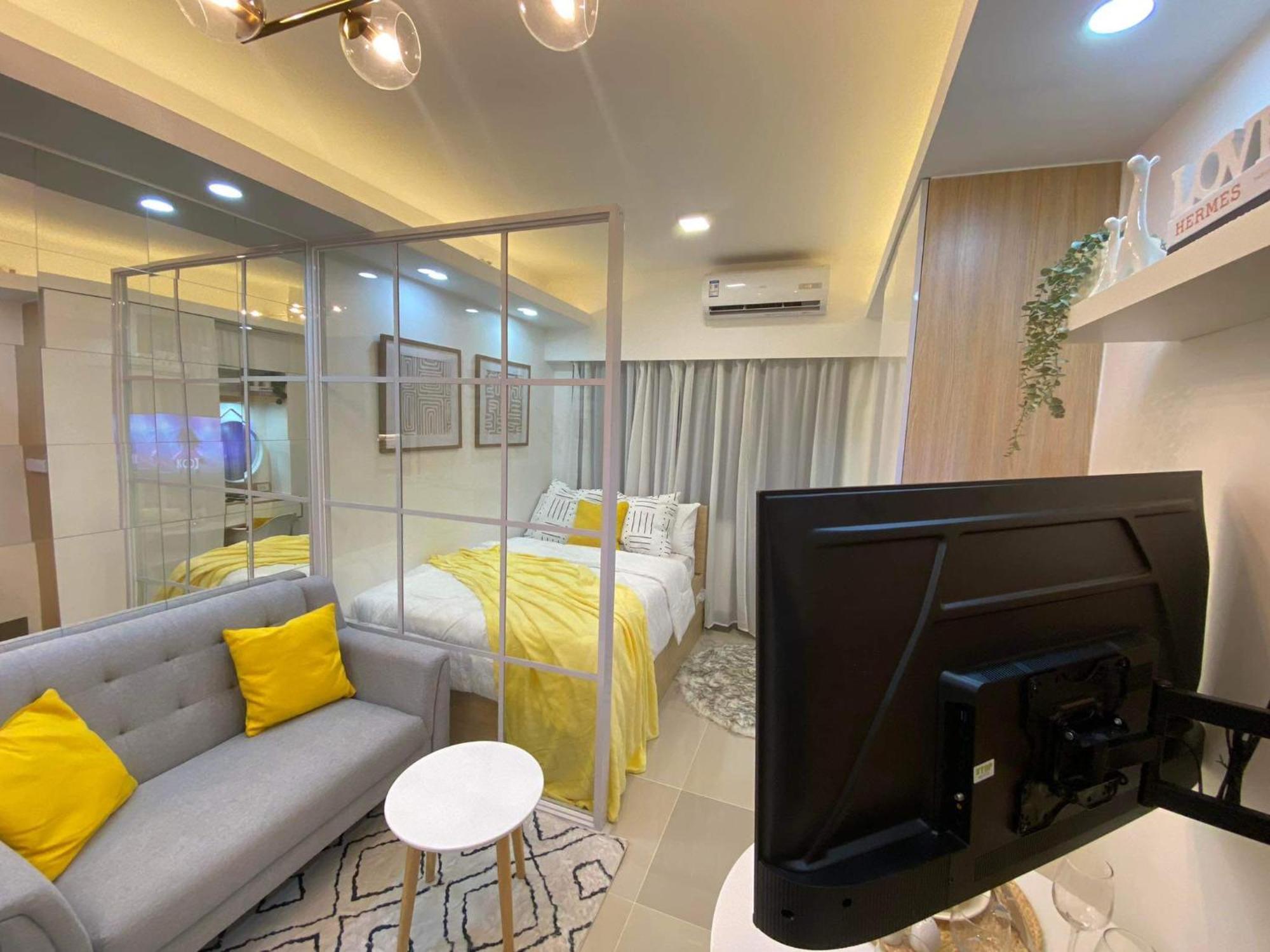 Apartment 1br W/ Balcony Near Megamall: The Admiral's Lounge Manila